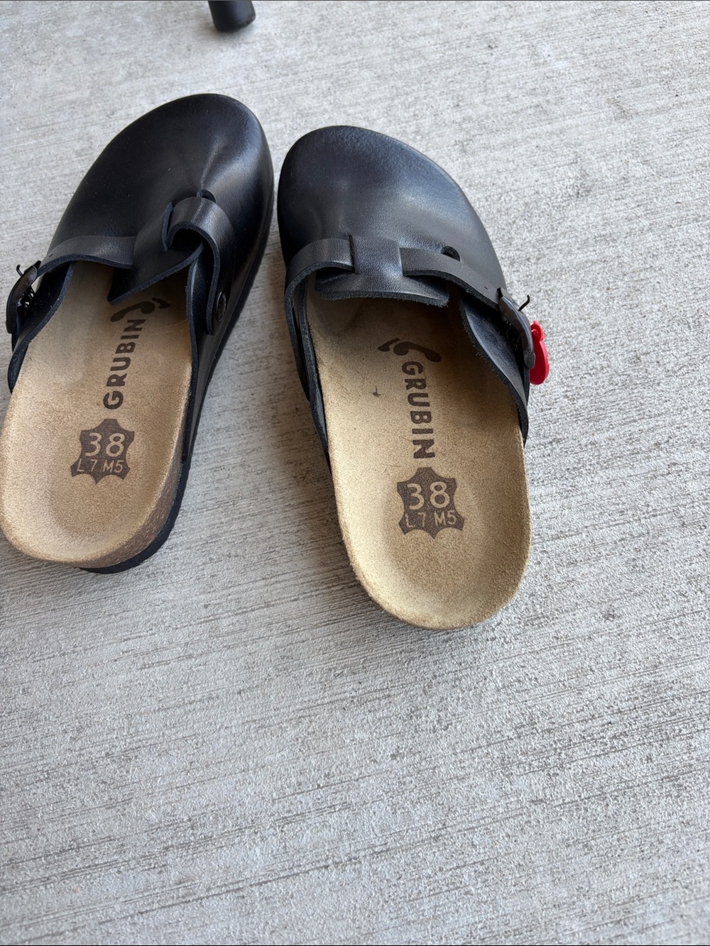 Grubin Black Slip-On Leather Clogs
